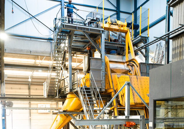 Grootste mengcentrale met skip ter wereld staat in Wielsbeke 4