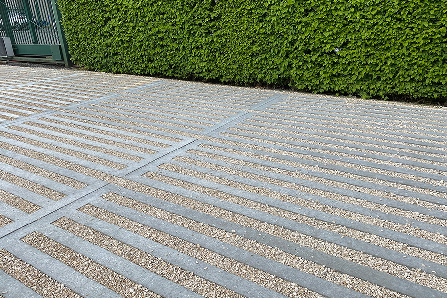 Familiebedrijf focust met waterdoorlatend element voor parkings niet enkel meer op prefabbetontoepassingen voor land- en tuinbouwsector