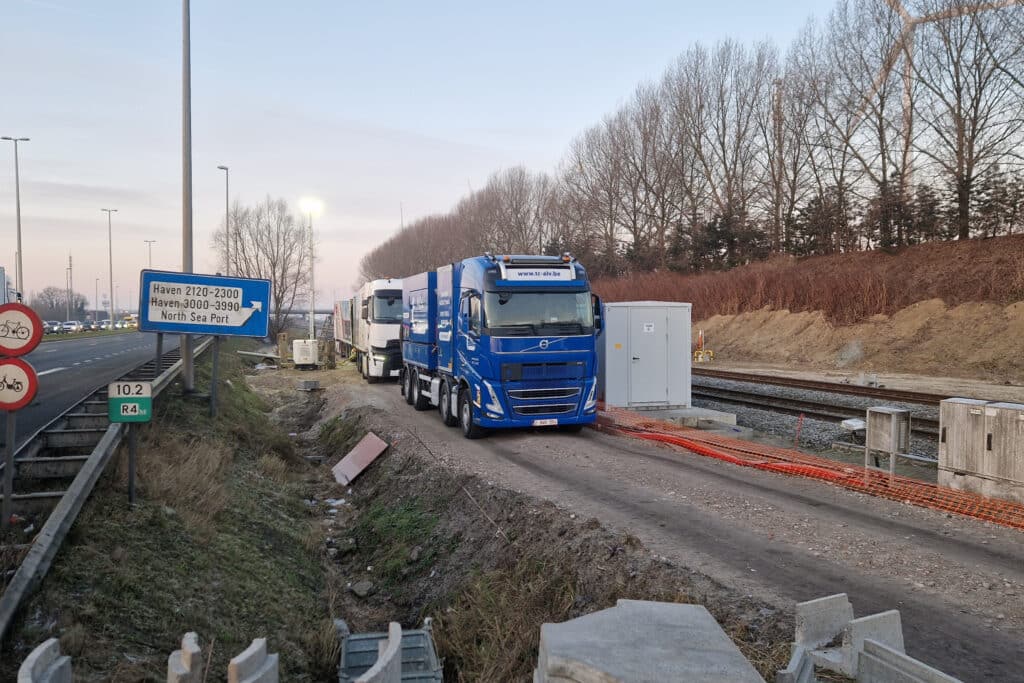Tunnel onder R4 opgevuld met hardschuim