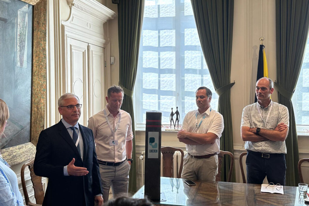 Primeur: C-biotech en Trafiroad plaatsen in Lokeren eerste circulaire en CO₂-negatieve verkeerspaal