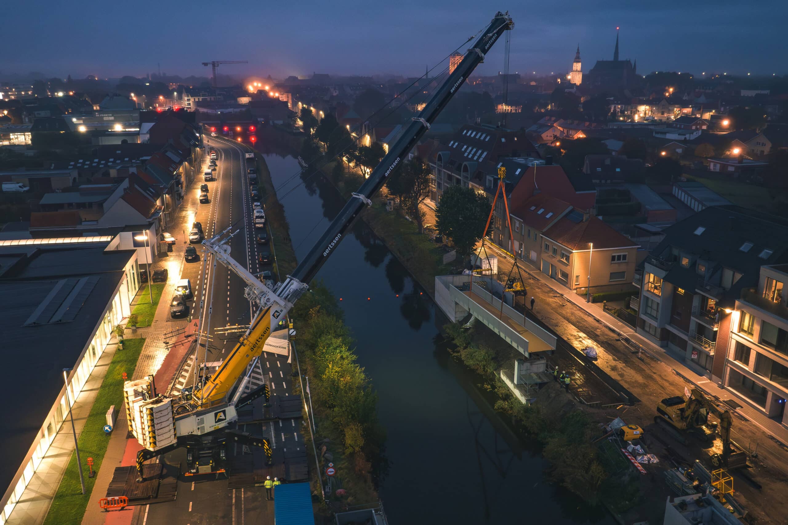 Nauwkeurige engineering en doordachte hijstechniek bij de Babeluttebrug in Veurne 1