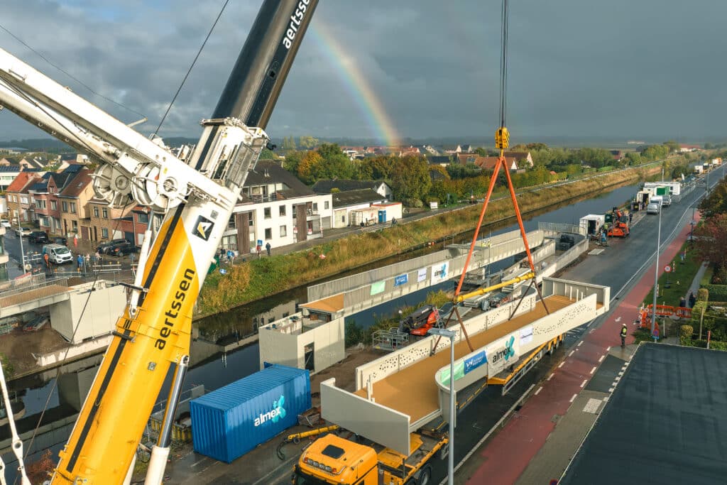 Nauwkeurige engineering en doordachte hijstechniek bij de Babeluttebrug in Veurne 2