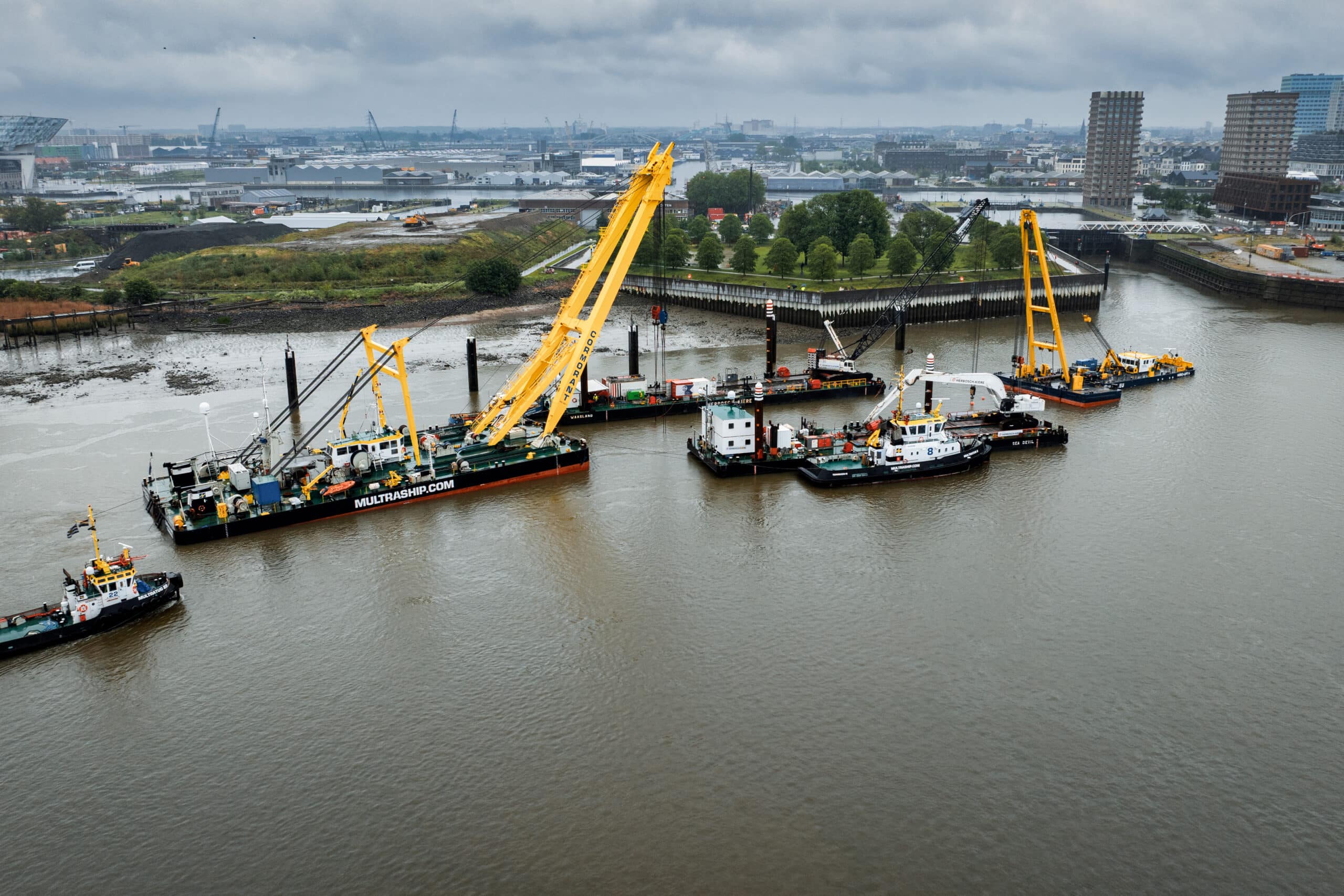 Specialist in zware hijswerken, van scheepsberging tot sluisdeuren 1