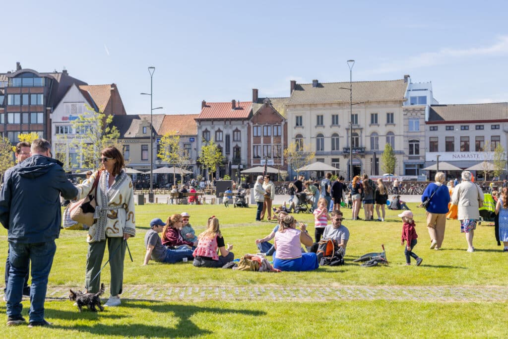 Herinrichting Grote Markt Sint-Niklaas toont hoe klimaatadaptatie en stadsbeleving samengaan 1