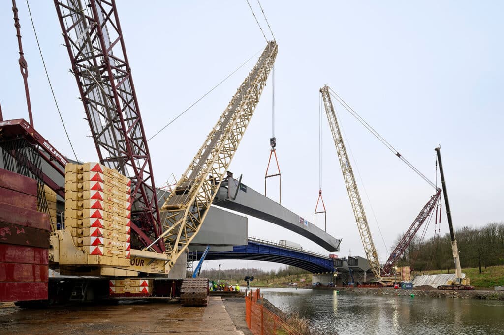 Nieuwe brug van E42/A15 over Centrumkanaal: een technisch en menselijk hoogstandje 1