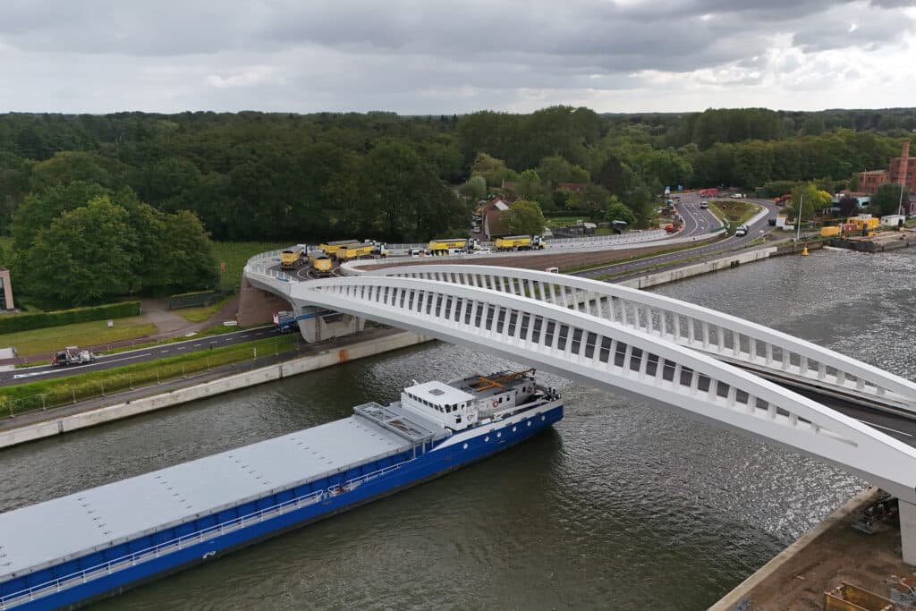 Fietsbrug Wijnegem vormt sluitstuk van groots bruggenprogramma Albertkanaal 5